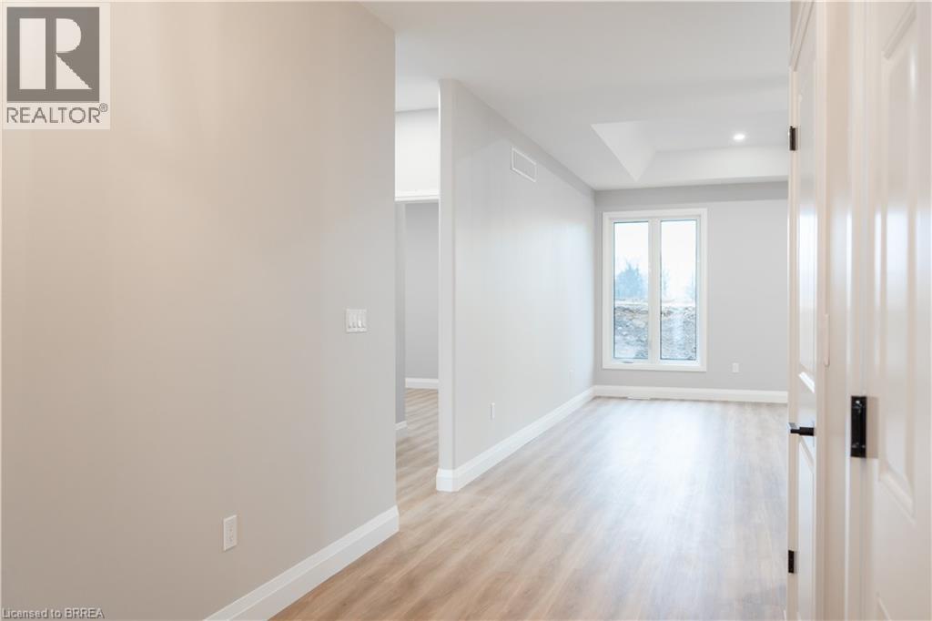 Property at 94 VANROOY Trail image 4