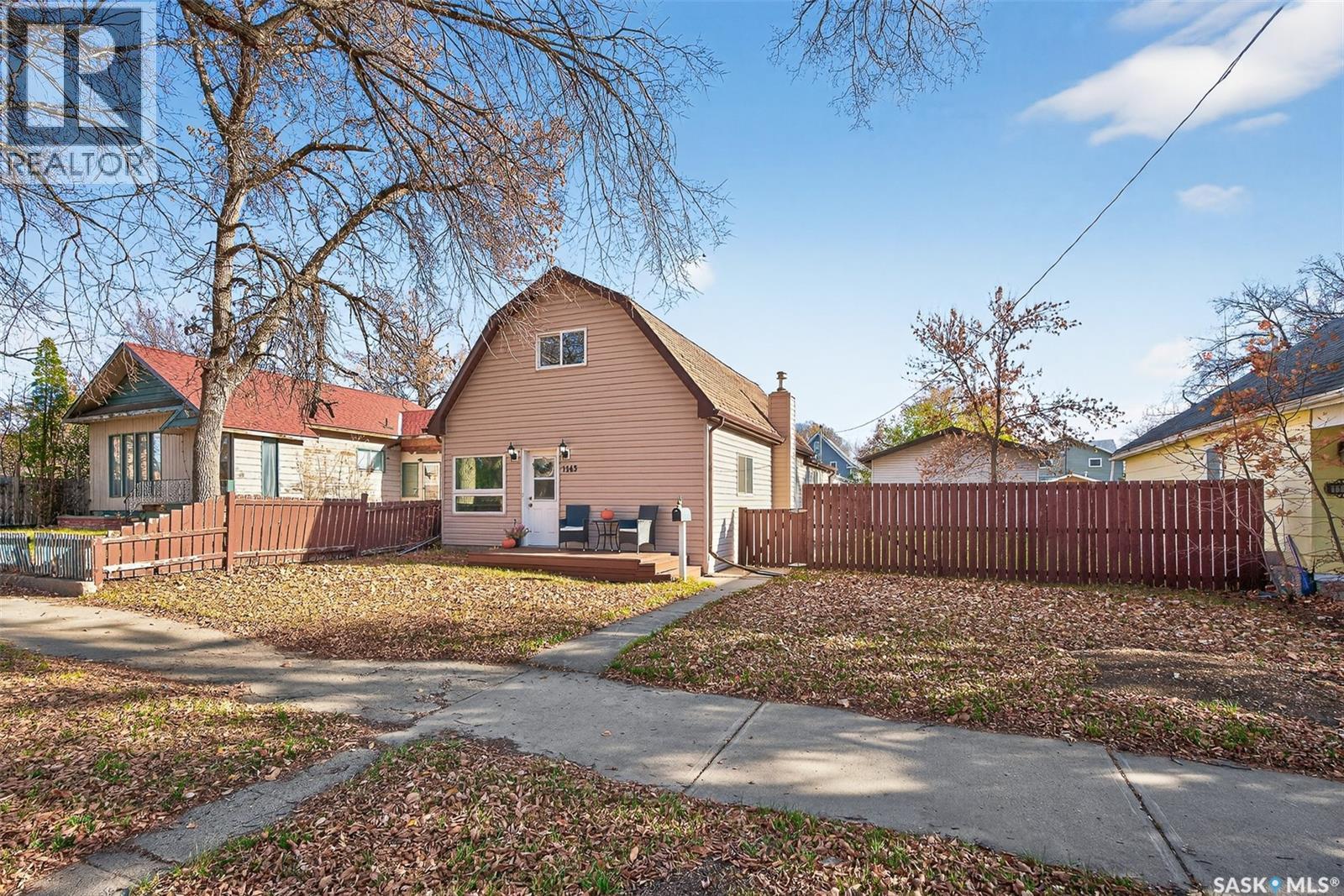 1143 6th Avenue Nw, Moose Jaw, Saskatchewan  S6H 4A7 - Photo 2 - SK021844