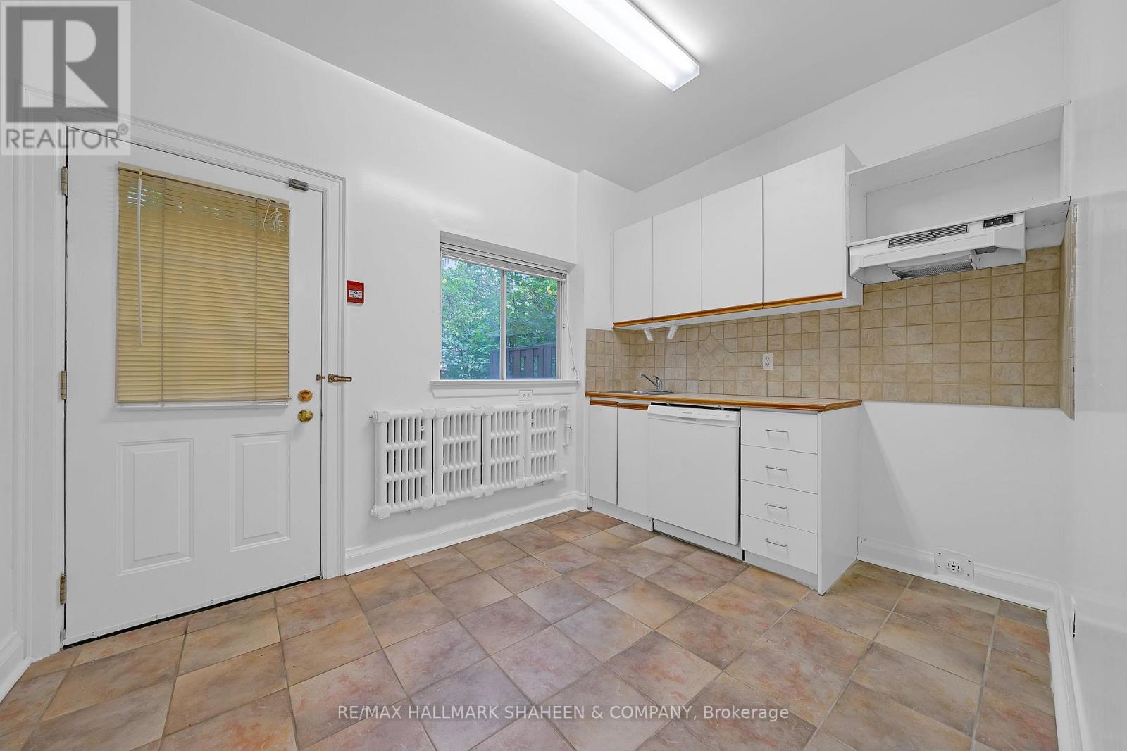 1 - 16 Foxbar Road, Toronto, Ontario  M4V 2G6 - Photo 6 - C12484454