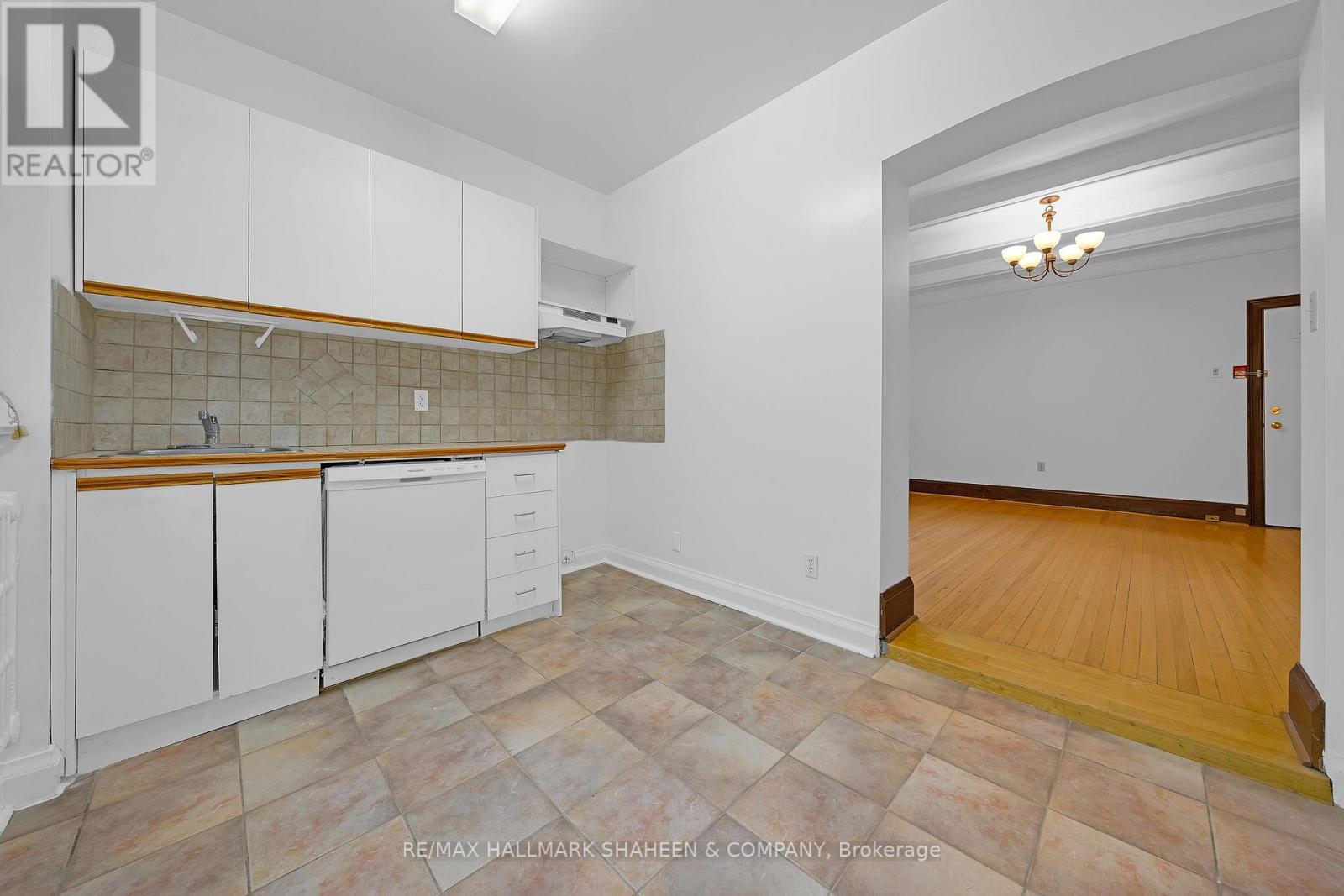 1 - 16 Foxbar Road, Toronto, Ontario  M4V 2G6 - Photo 7 - C12484454