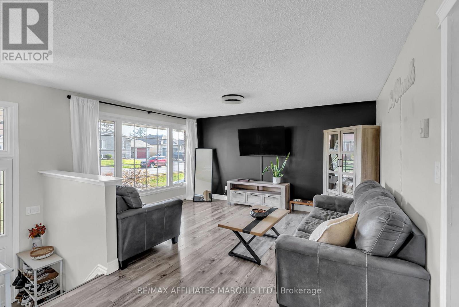 3310 Poirier Avenue, Cornwall, Ontario  K6K 1E1 - Photo 4 - X12489988