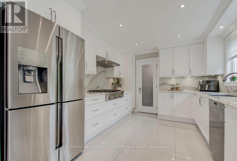 5 Bamboo Grove, Toronto, Ontario  M3B 2C6 - Photo 19 - C12489872