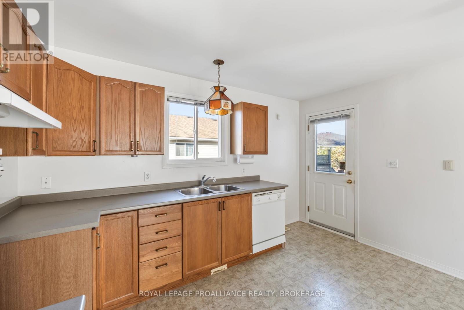 214 Ellesmeer Avenue, Kingston (City Northwest), Ontario  K7P 3E4 - Photo 13 - X12489986