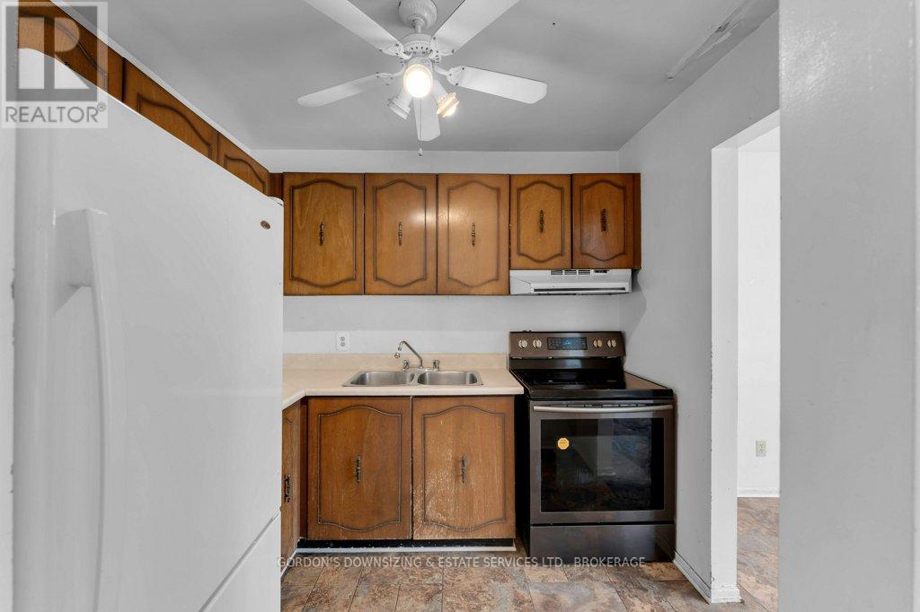 45 - 39 Coventry Crescent, Kingston (West Of Sir John A. Blvd), Ontario  K7M 7S8 - Photo 12 - X12490034