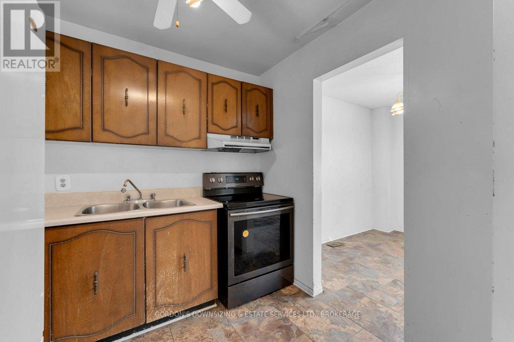 45 - 39 Coventry Crescent, Kingston (West Of Sir John A. Blvd), Ontario  K7M 7S8 - Photo 13 - X12490034