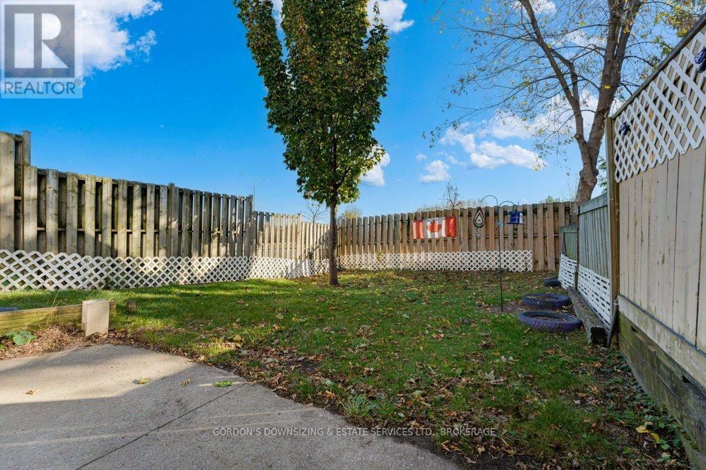 45 - 39 Coventry Crescent, Kingston (West Of Sir John A. Blvd), Ontario  K7M 7S8 - Photo 43 - X12490034