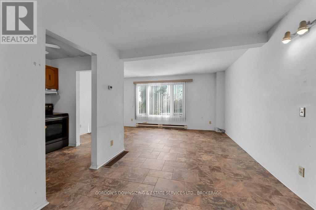 45 - 39 Coventry Crescent, Kingston (West Of Sir John A. Blvd), Ontario  K7M 7S8 - Photo 5 - X12490034