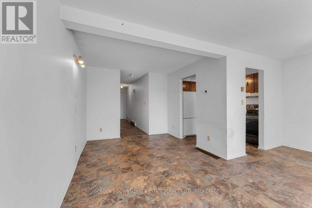 45 - 39 Coventry Crescent, Kingston (West Of Sir John A. Blvd), Ontario  K7M 7S8 - Photo 6 - X12490034