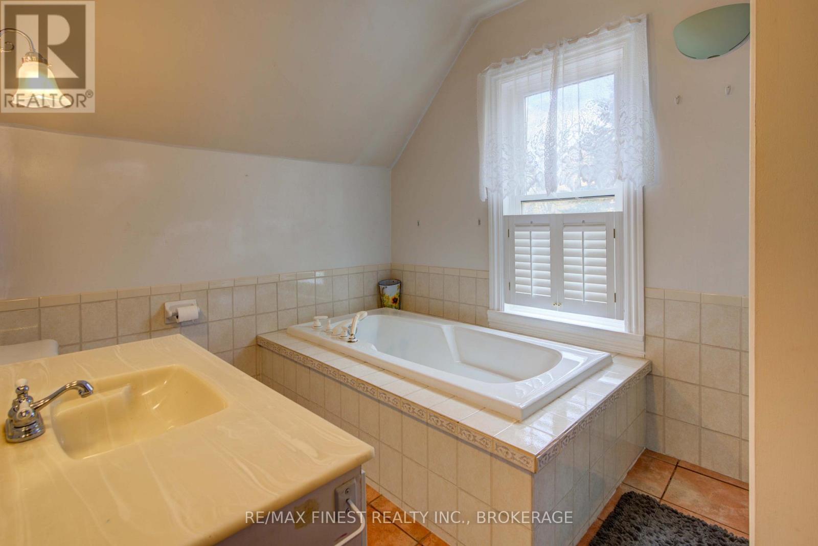 1128 Elizabeth Street, Frontenac (Frontenac Centre), Ontario  K0H 2P0 - Photo 29 - X12490234