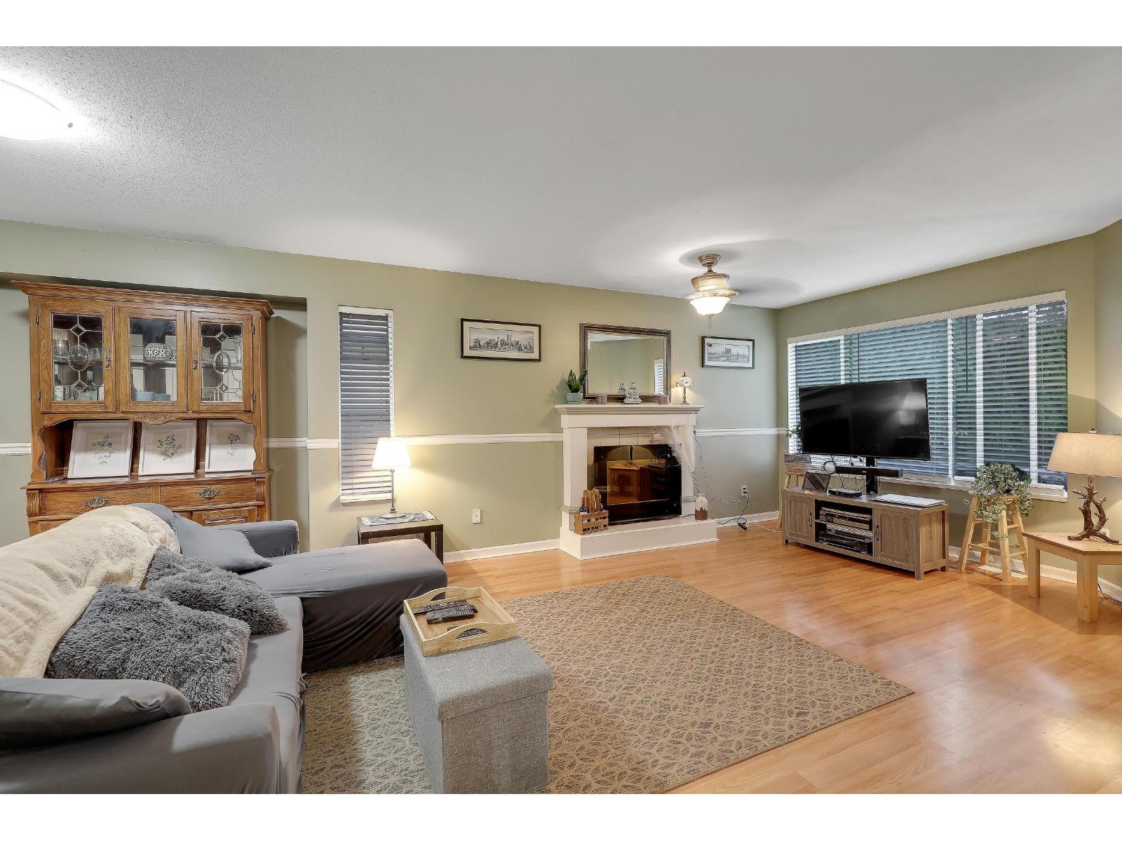 9667 151b Street, Surrey, British Columbia  V3R 9W7 - Photo 4 - R3062397