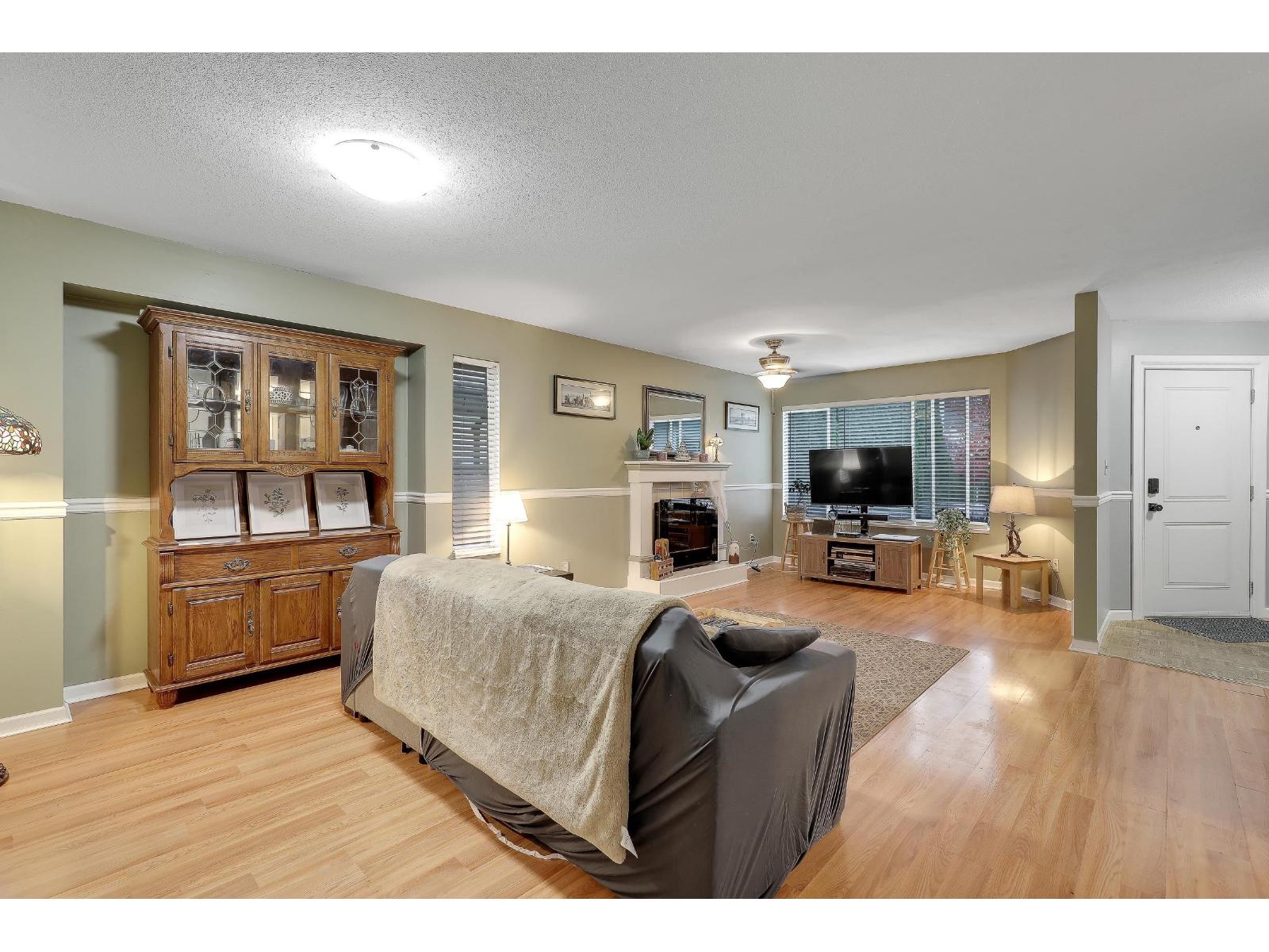 9667 151b Street, Surrey, British Columbia  V3R 9W7 - Photo 5 - R3062397