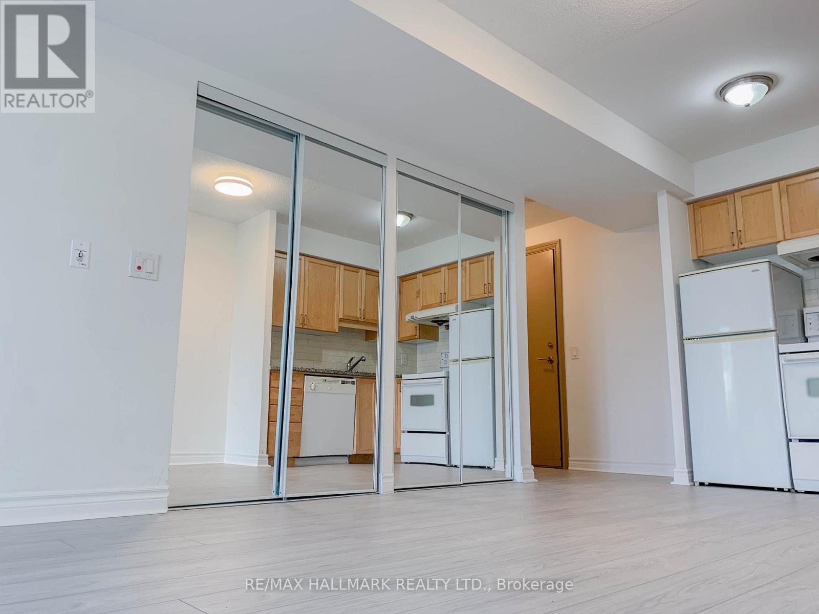 318 - 70 Town Centre Court, Toronto, Ontario  M1P 0B2 - Photo 7 - E12489732