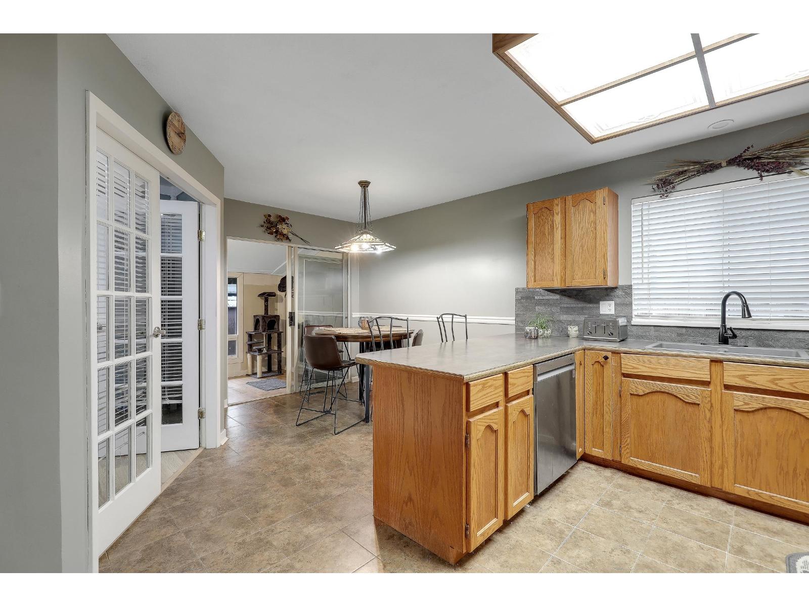 9667 151b Street, Surrey, British Columbia  V3R 9W7 - Photo 13 - R3062397