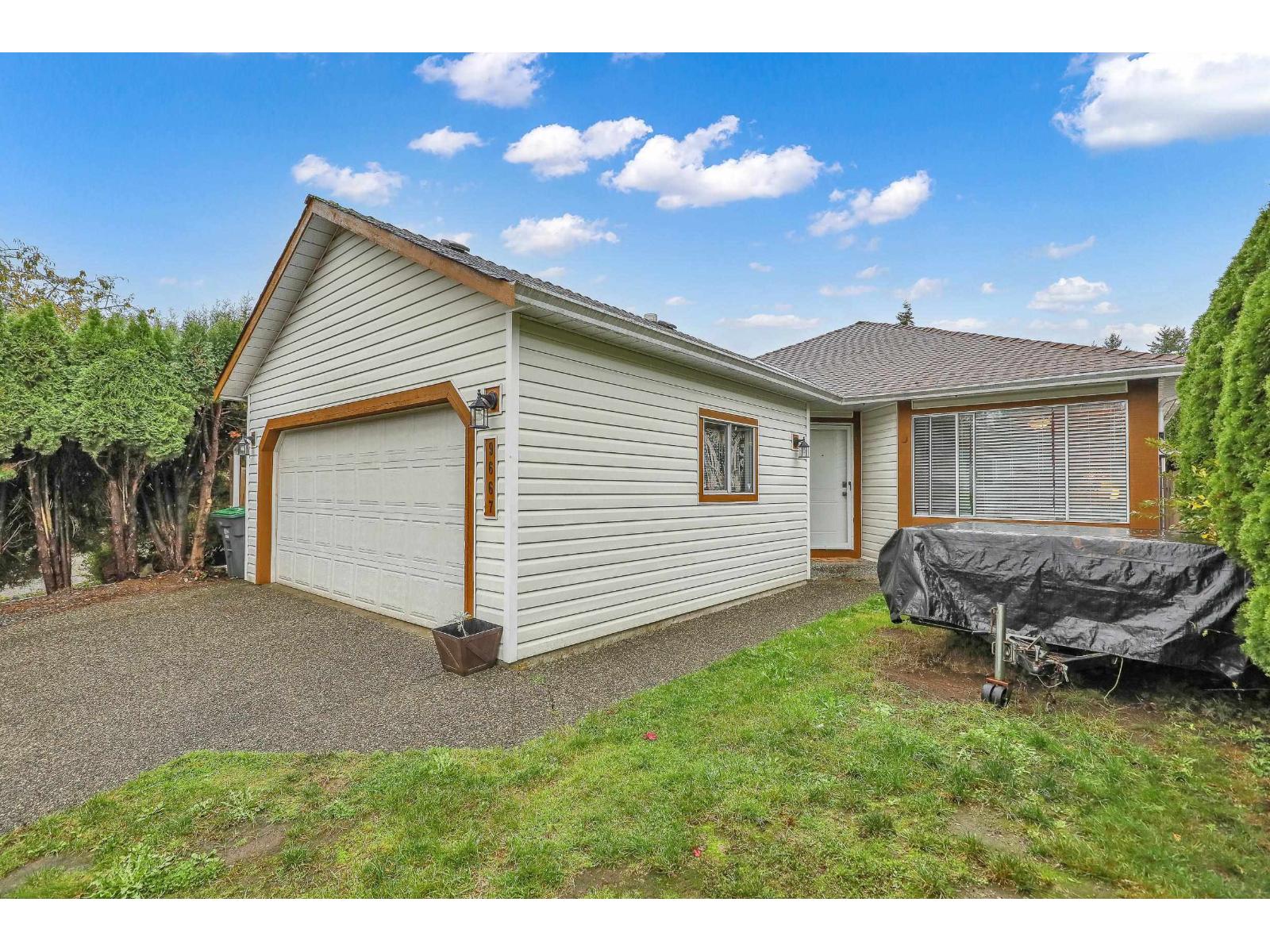 9667 151b Street, Surrey, British Columbia  V3R 9W7 - Photo 2 - R3062397