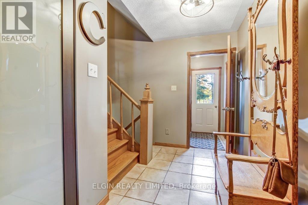 16 North Valerie Street, St. Thomas, Ontario  N5R 1A6 - Photo 4 - X12490066