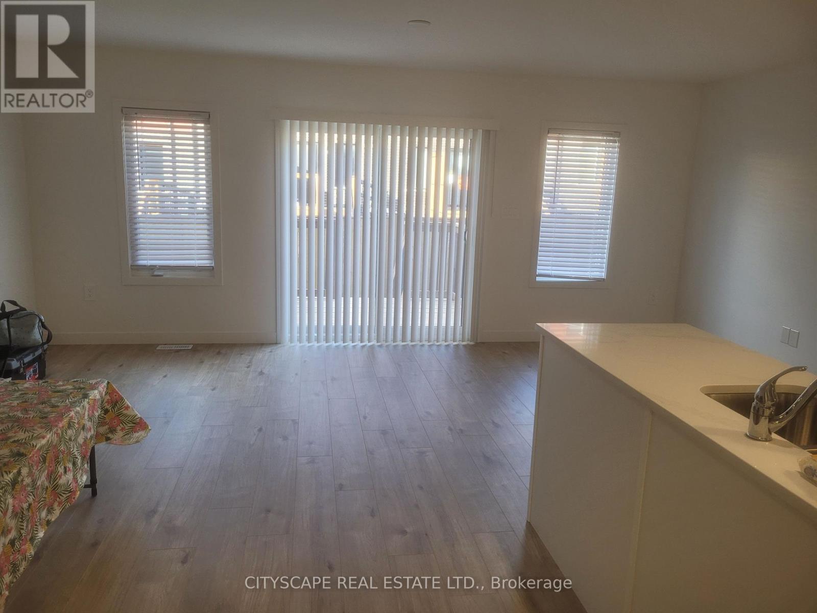 36 Oak Forest Common Crescent, Cambridge, Ontario  N1S 0G3 - Photo 4 - X12483516