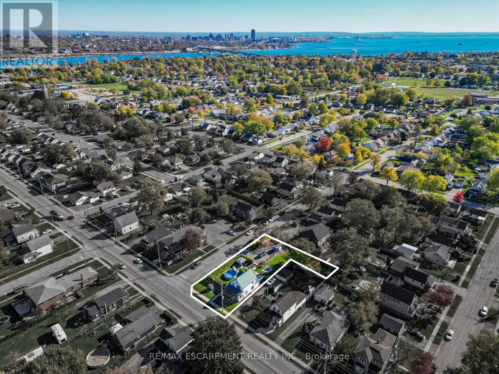 261 Gilmore Road, Fort Erie, Ontario  L2A 2M6 - Photo 4 - X12488106