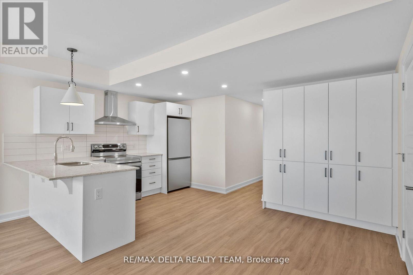 3 - 77a Granton Avenue, Ottawa, Ontario  K2G 1L2 - Photo 5 - X12490166