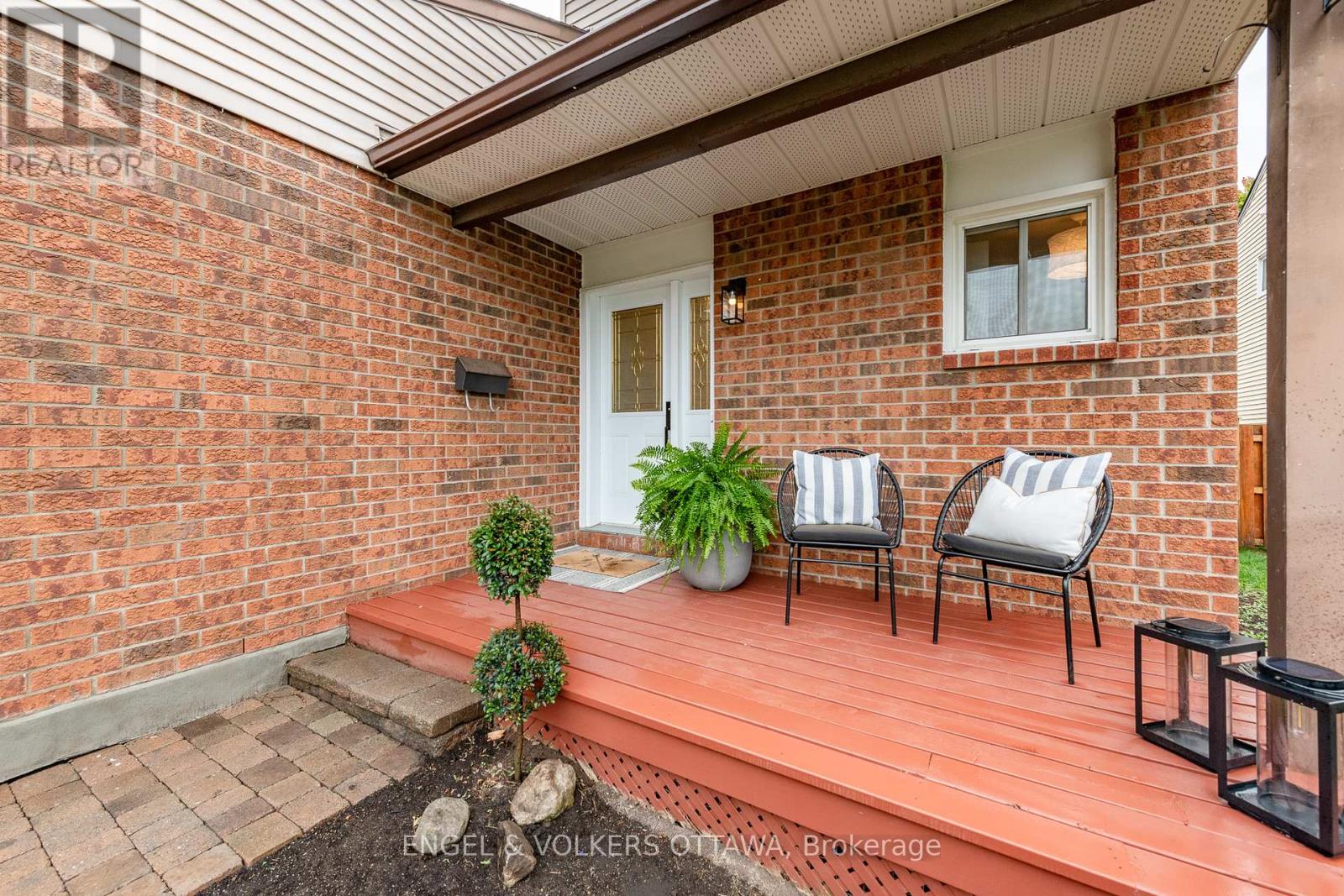 39 Benlark Road, Ottawa, Ontario  K2J 2L5 - Photo 3 - X12490184