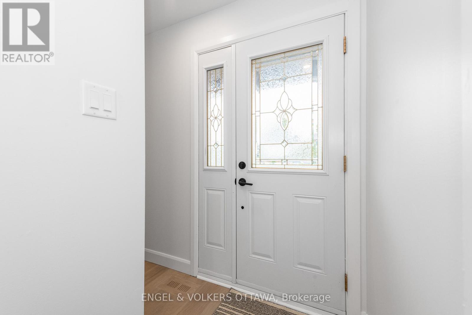 39 Benlark Road, Ottawa, Ontario  K2J 2L5 - Photo 4 - X12490184