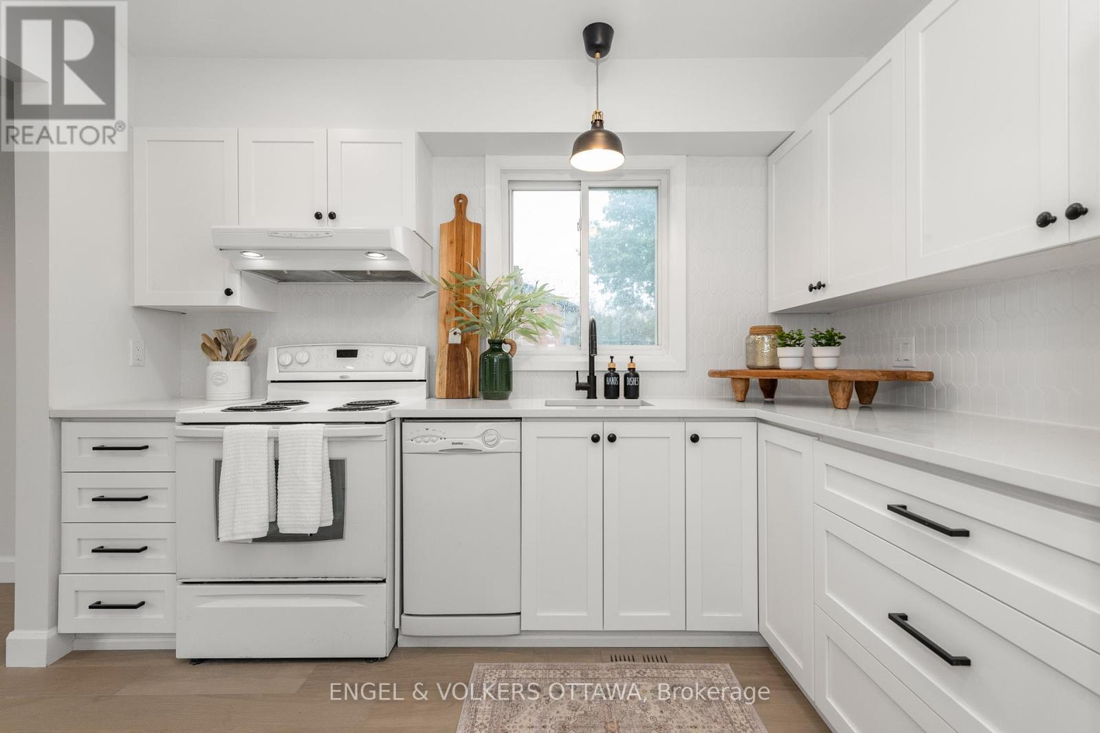 39 Benlark Road, Ottawa, Ontario  K2J 2L5 - Photo 9 - X12490184