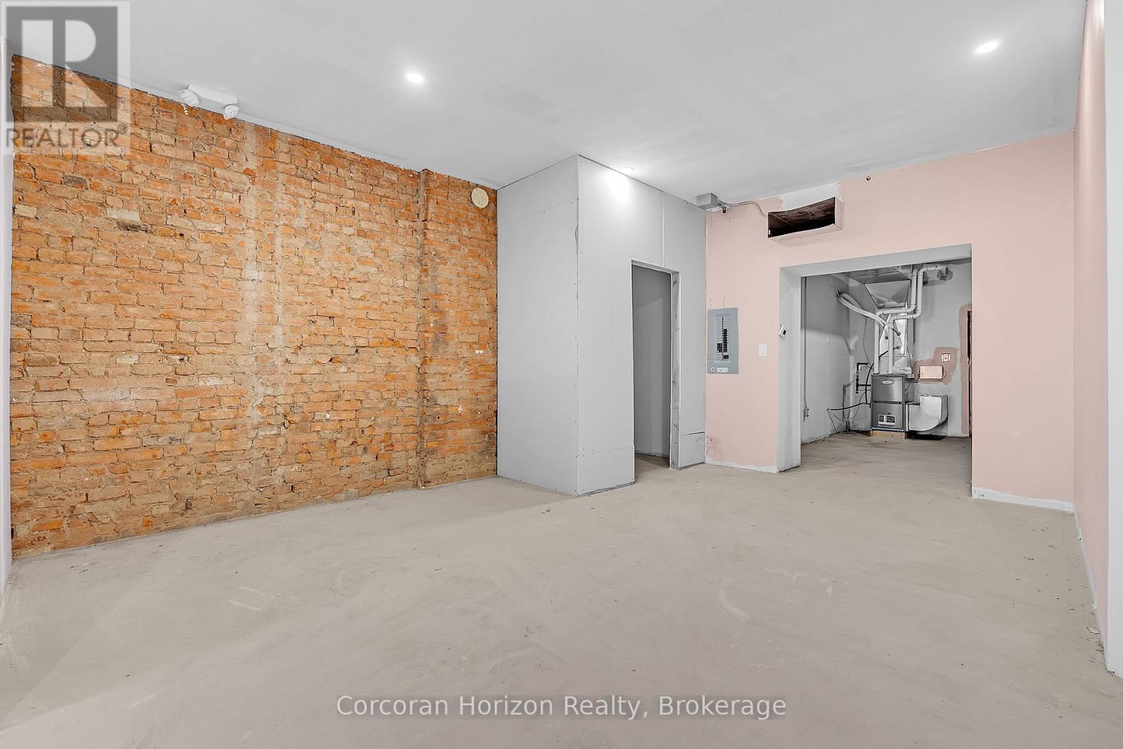 477 King Street E, Hamilton (Landsdale), Ontario  L8N 1C7 - Photo 17 - X12490140