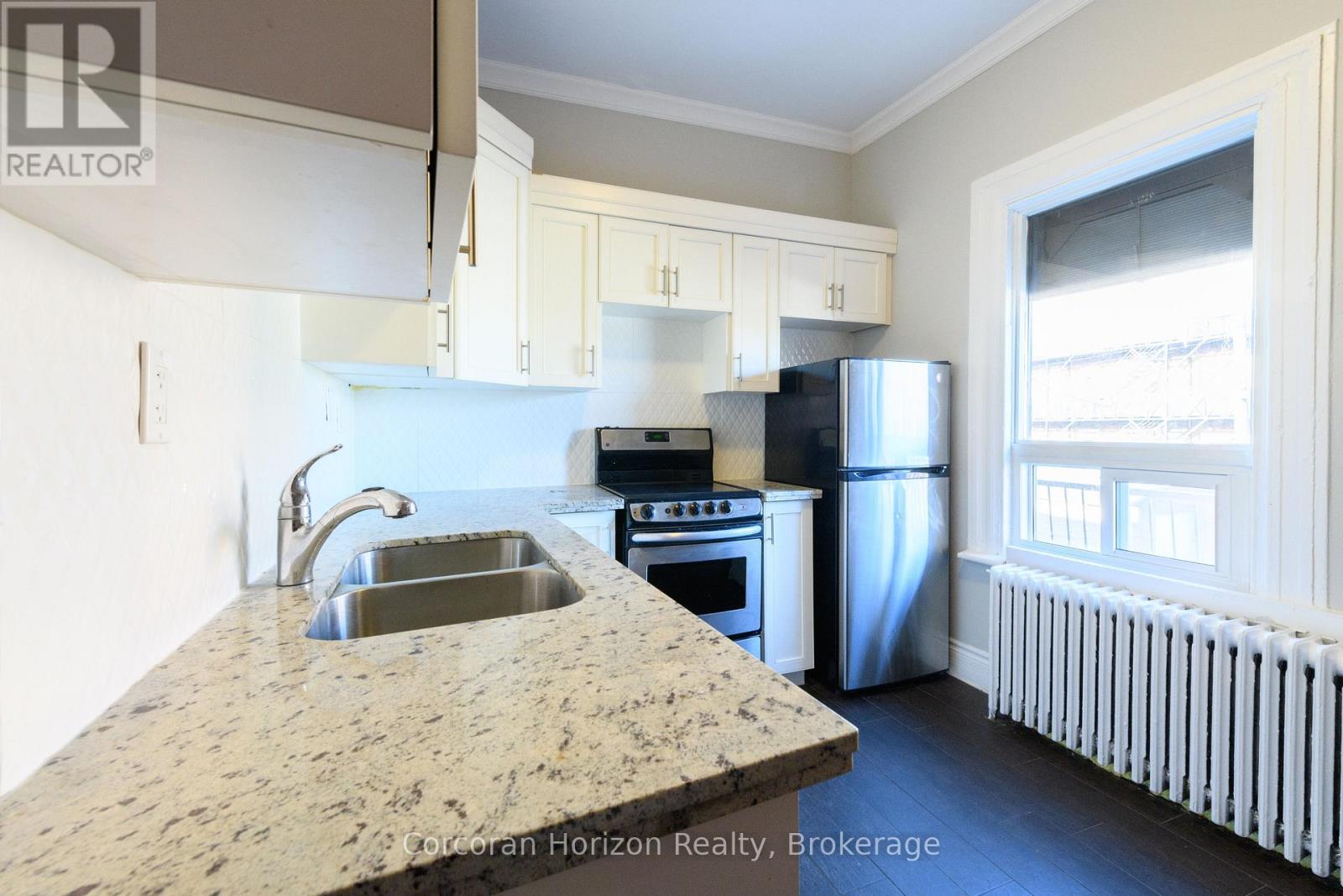 477 King Street E, Hamilton (Landsdale), Ontario  L8N 1C7 - Photo 4 - X12490140