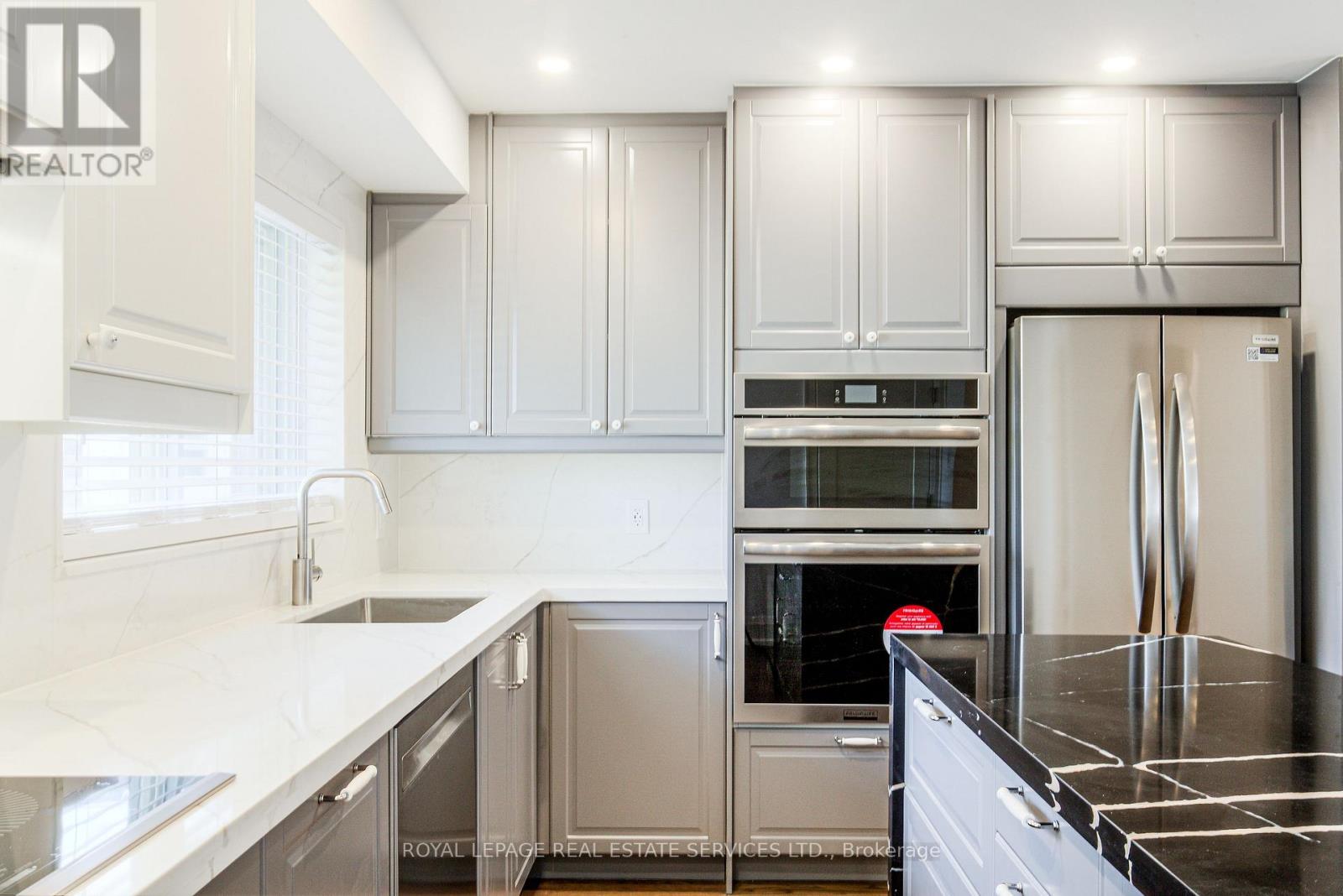 27 Poplar Crescent, Aurora, Ontario  L4G 3M4 - Photo 5 - N12489724