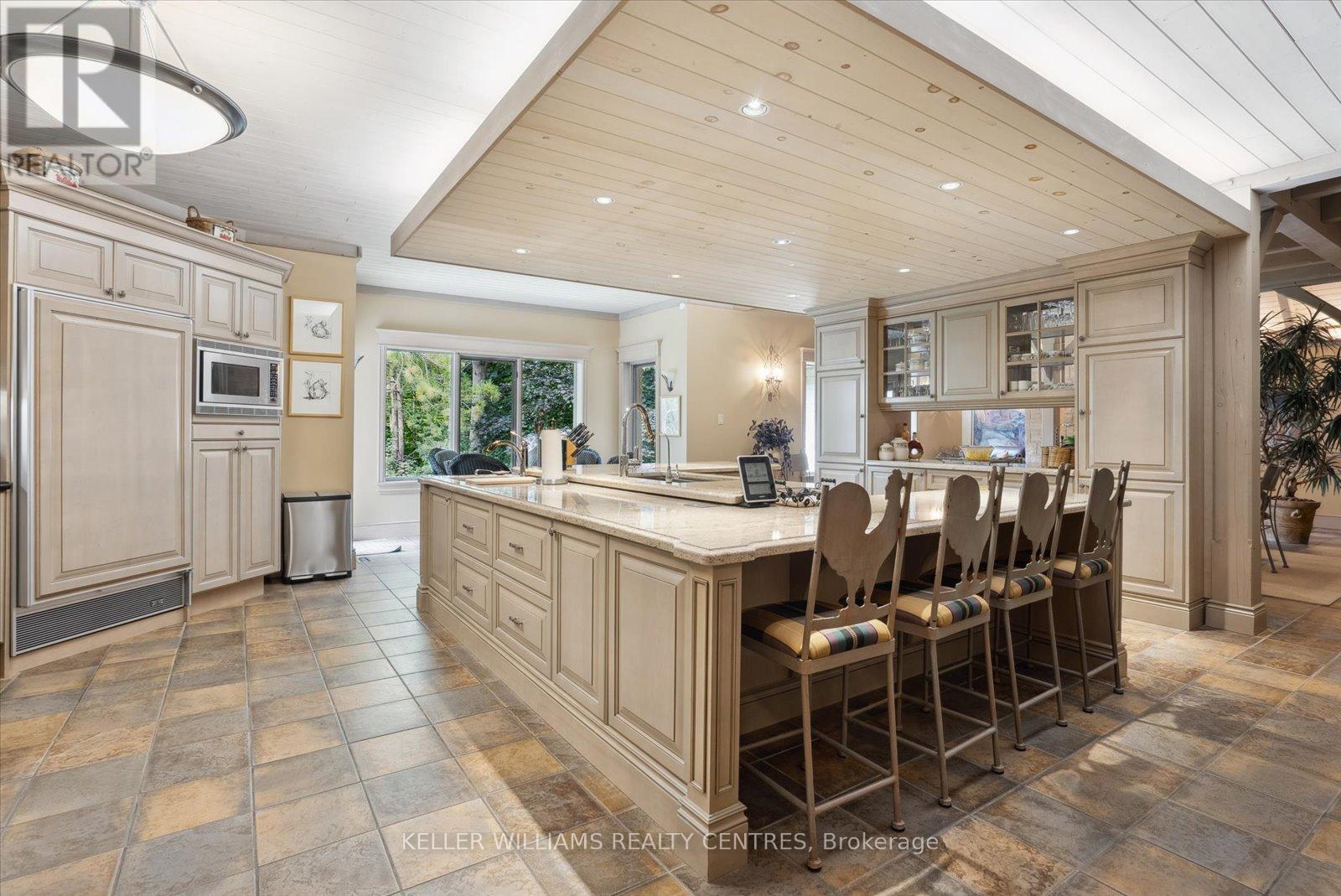 6 Country Heights Drive, Richmond Hill, Ontario  L4E 3M8 - Photo 14 - N12489934