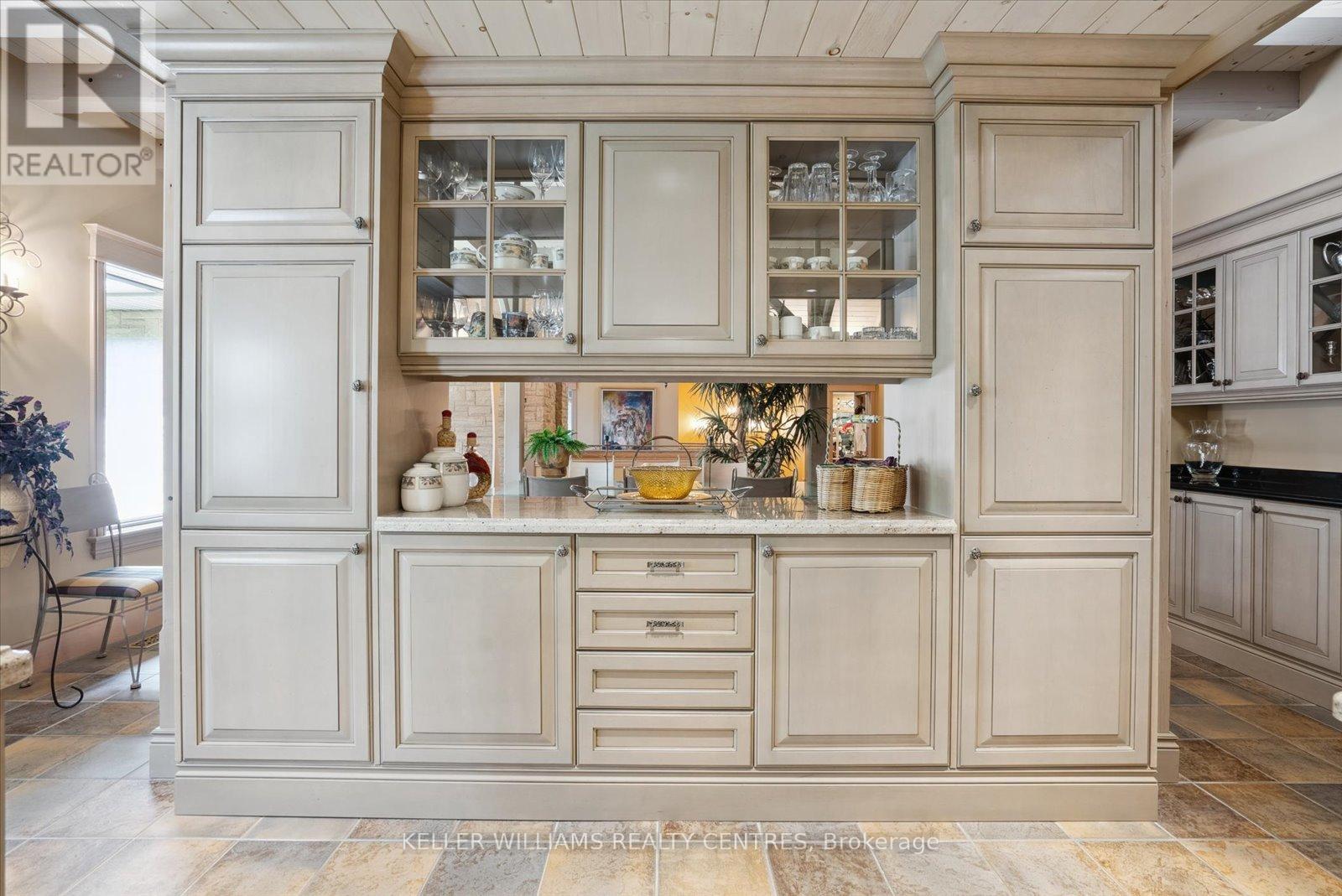 6 Country Heights Drive, Richmond Hill, Ontario  L4E 3M8 - Photo 17 - N12489934