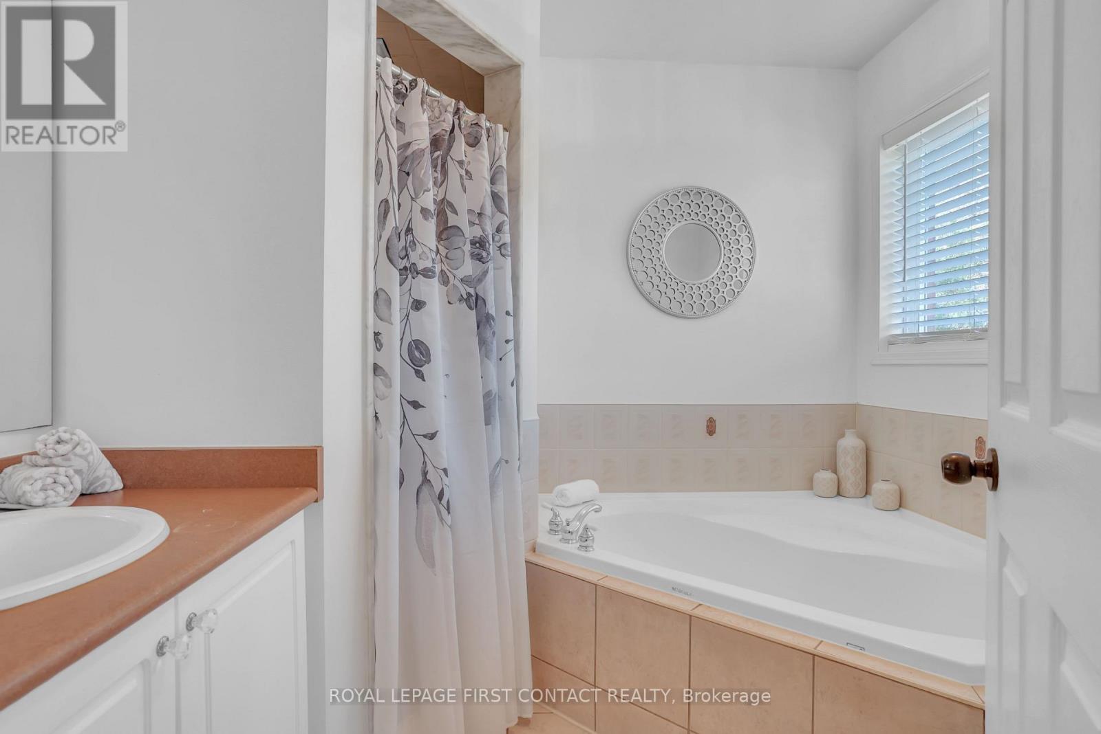 1328 Vincent Crescent, Innisfil, Ontario  L9S 1Z8 - Photo 25 - N12489654