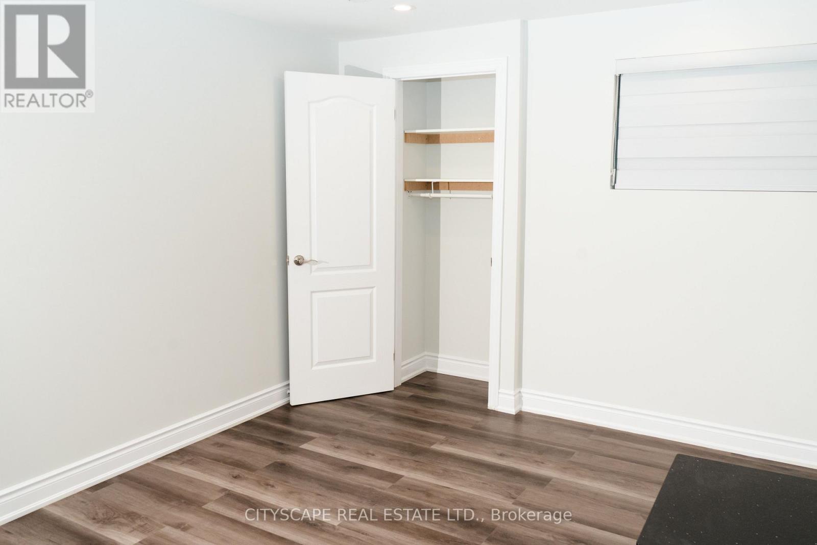 812 Magnolia Terrace, Milton, Ontario  L9E 1R2 - Photo 5 - W12487238