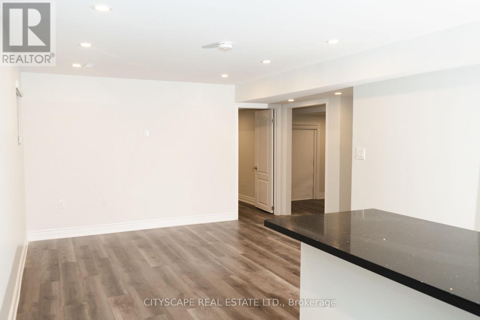 812 Magnolia Terrace, Milton, Ontario  L9E 1R2 - Photo 3 - W12487238