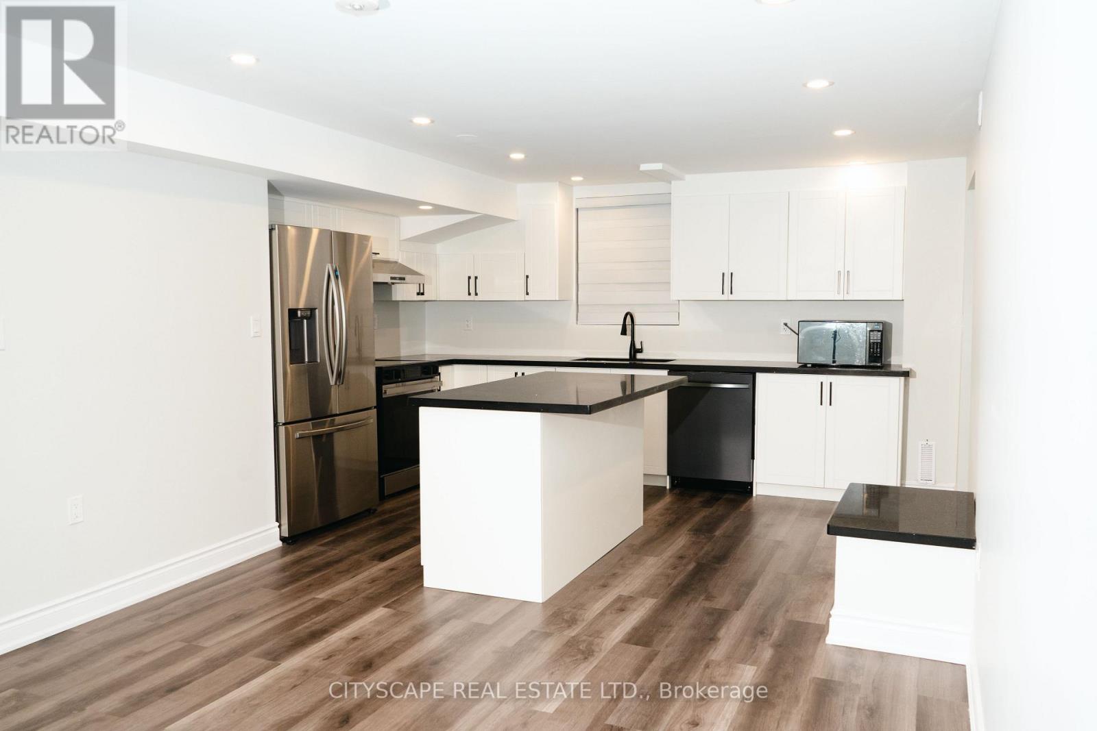 812 Magnolia Terrace, Milton, Ontario  L9E 1R2 - Photo 2 - W12487238