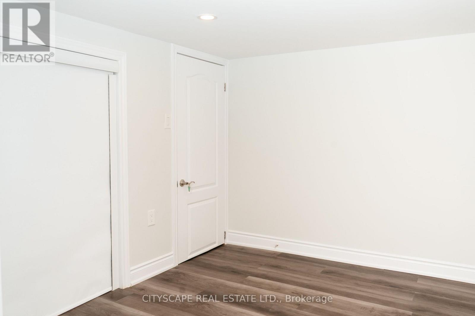 812 Magnolia Terrace, Milton, Ontario  L9E 1R2 - Photo 6 - W12487238