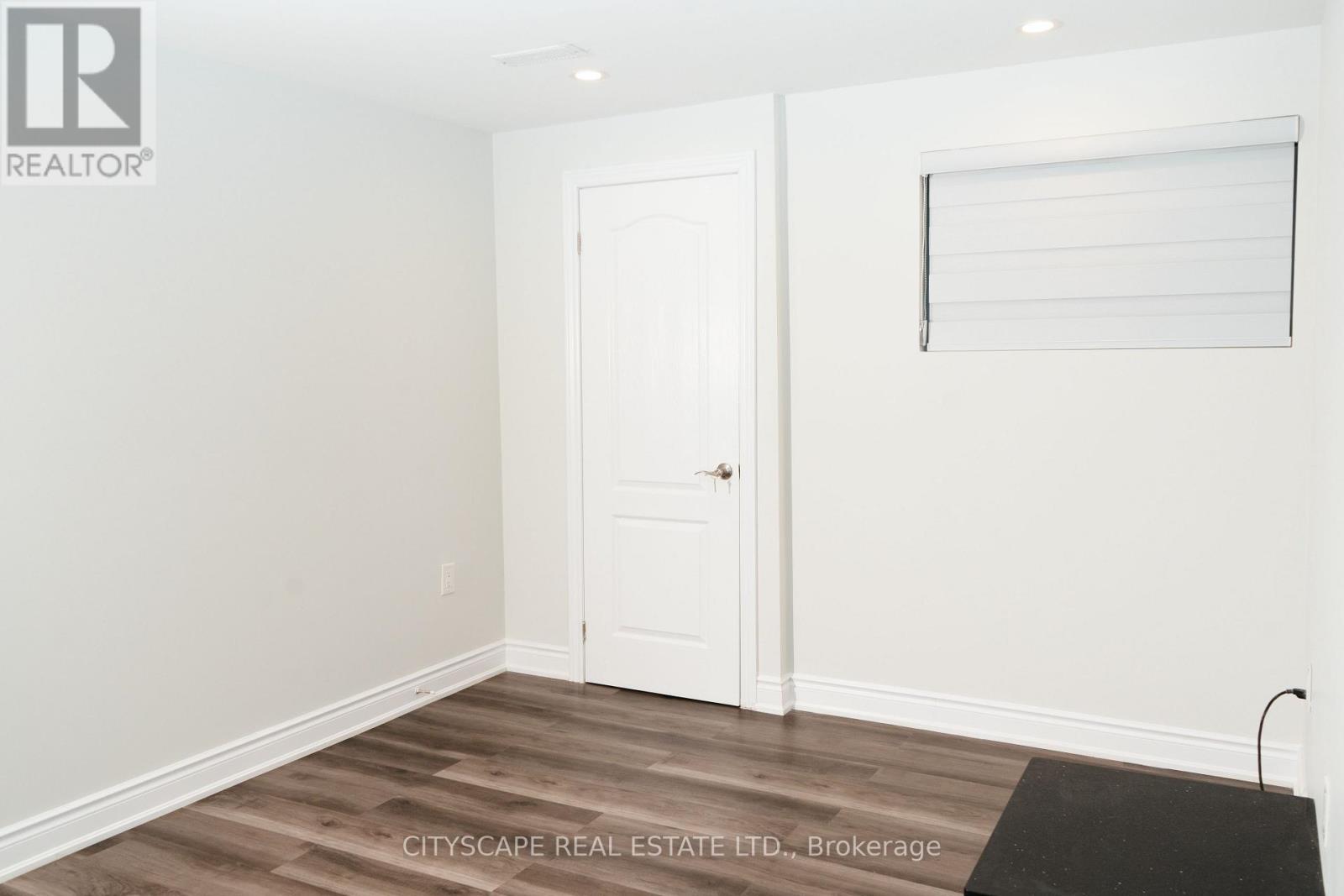 812 Magnolia Terrace, Milton, Ontario  L9E 1R2 - Photo 4 - W12487238