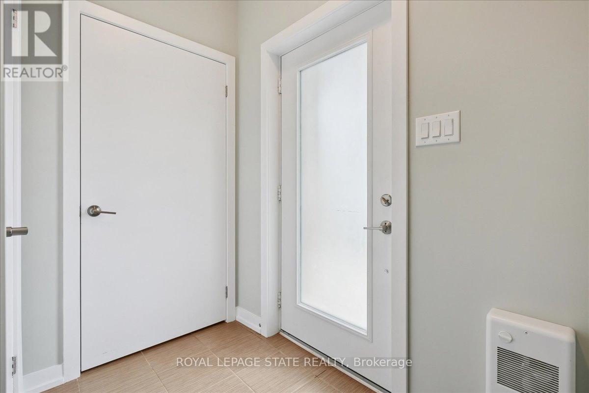 5 Esplanade Lane, Grimsby, Ontario  L3M 5R4 - Photo 11 - X12470072