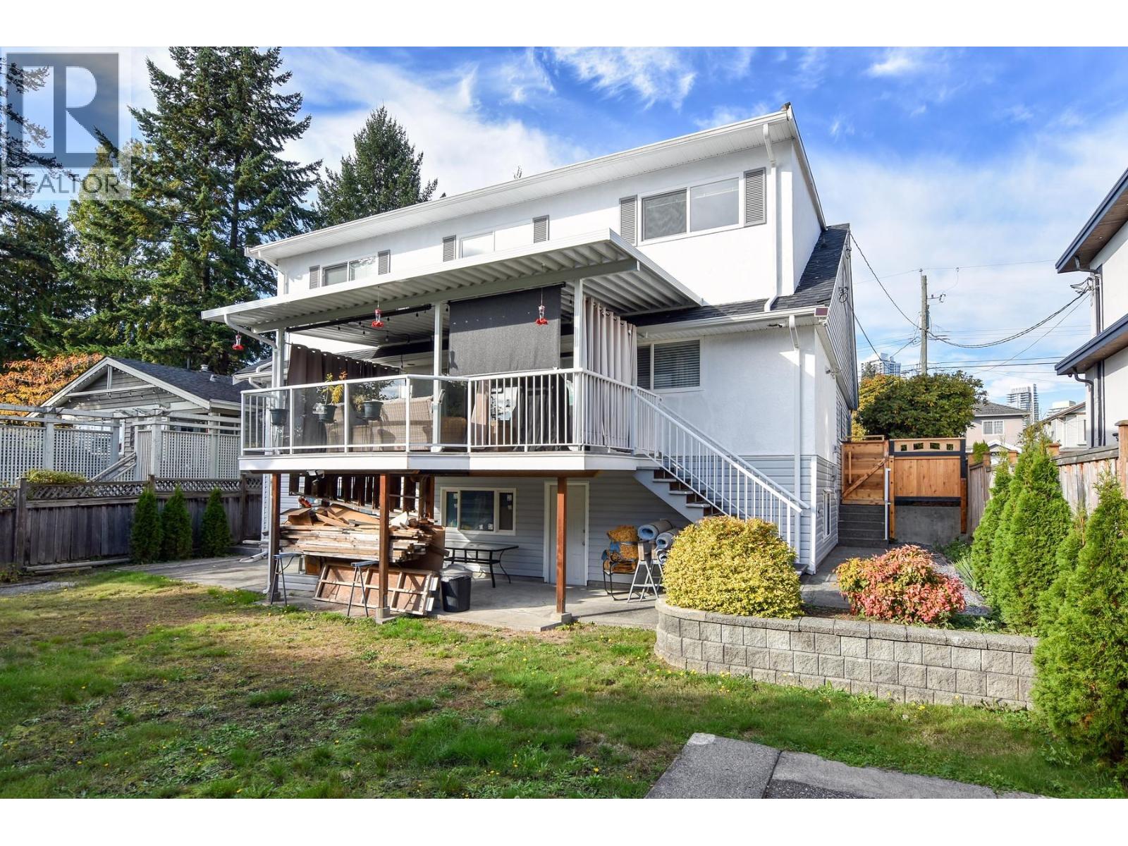 4222 Victory Street, Burnaby, British Columbia  V5J 1P7 - Photo 3 - R3060019