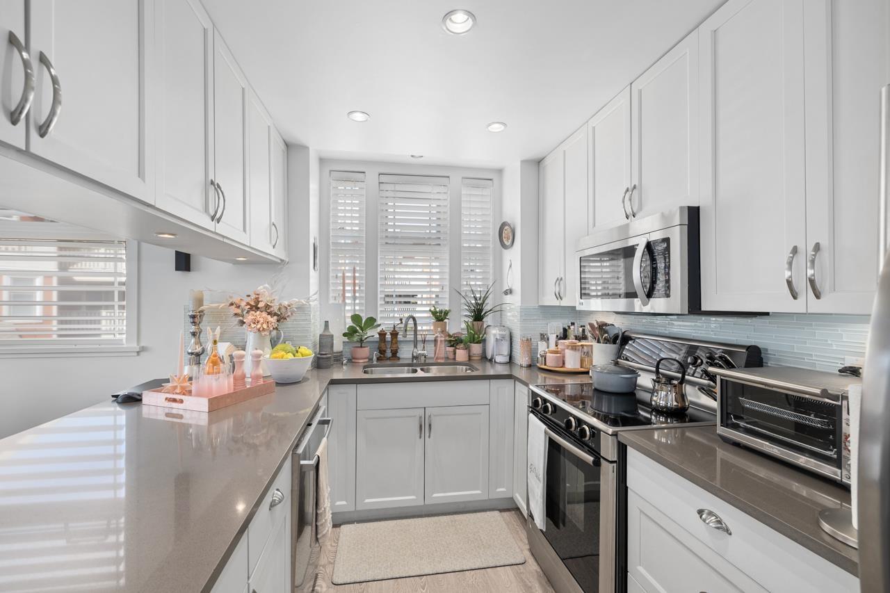 302 15392 16a Avenue, Surrey, British Columbia  V4A 1S9 - Photo 10 - R3063244