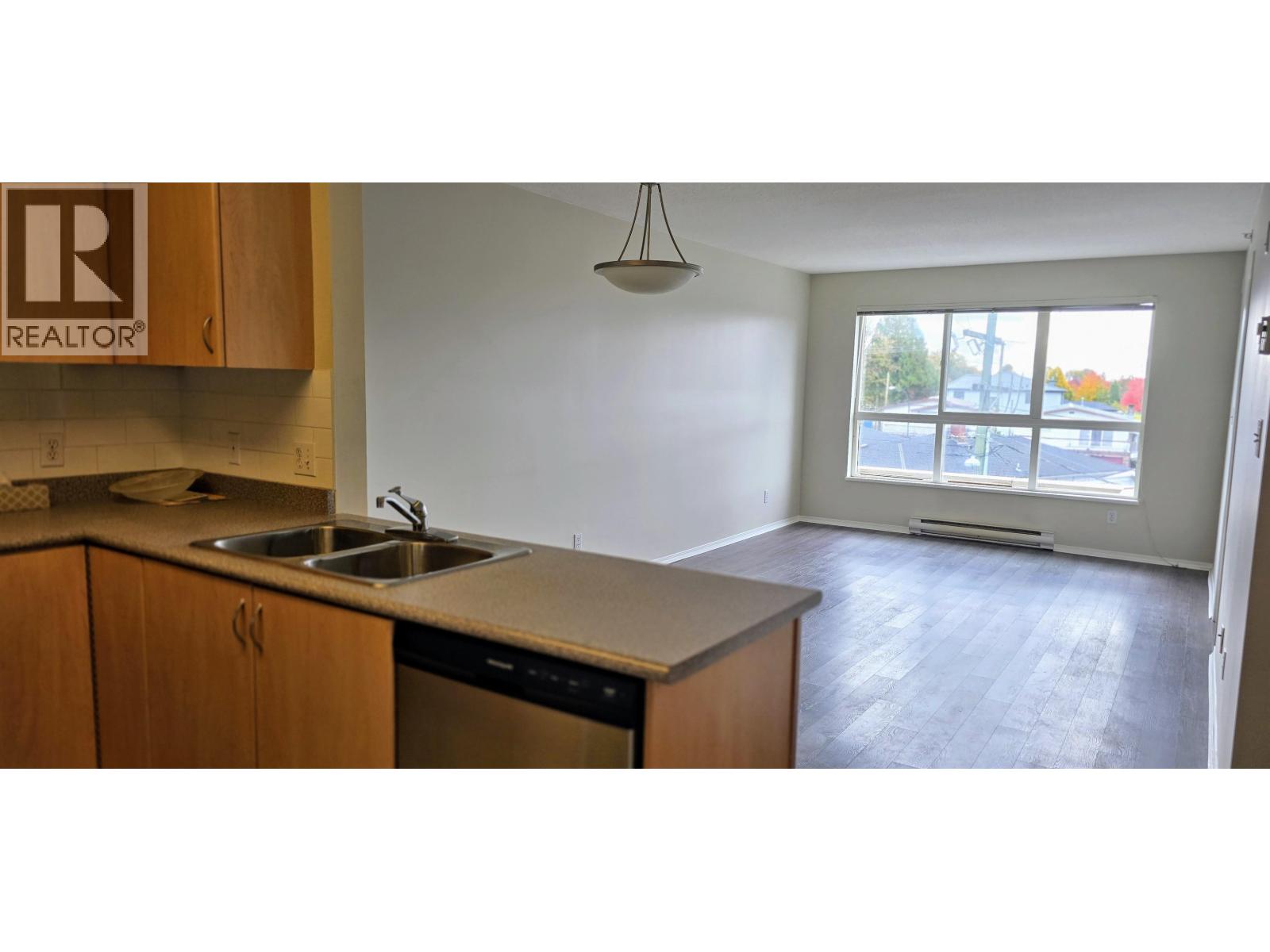 Ph3 5438 Rupert Street, Vancouver, British Columbia  V5R 2K3 - Photo 2 - R3061730