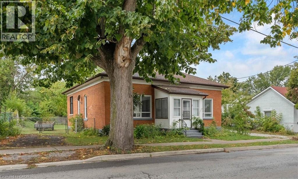 7 Tasker Street, St. Catharines, Ontario  L2R 3Z7 - Photo 2 - 40784246