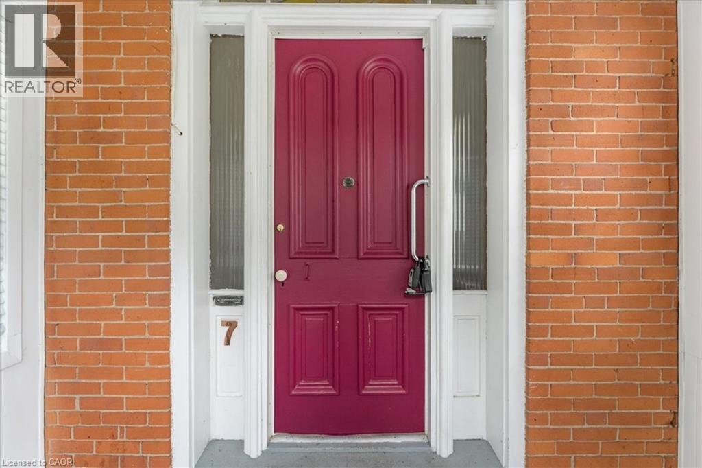 7 Tasker Street, St. Catharines, Ontario  L2R 3Z7 - Photo 4 - 40784246