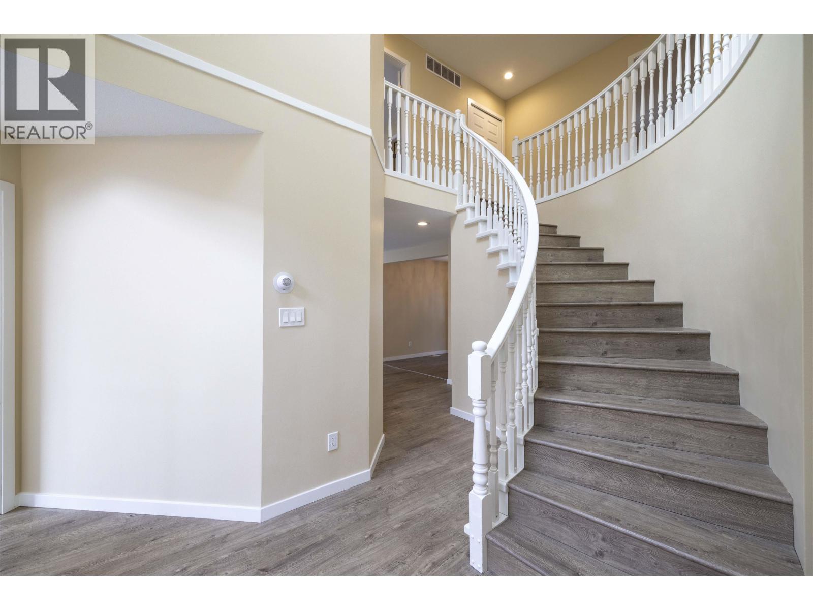 470 Riverview Crescent, Coquitlam, British Columbia  V3C 4X9 - Photo 7 - R3062651