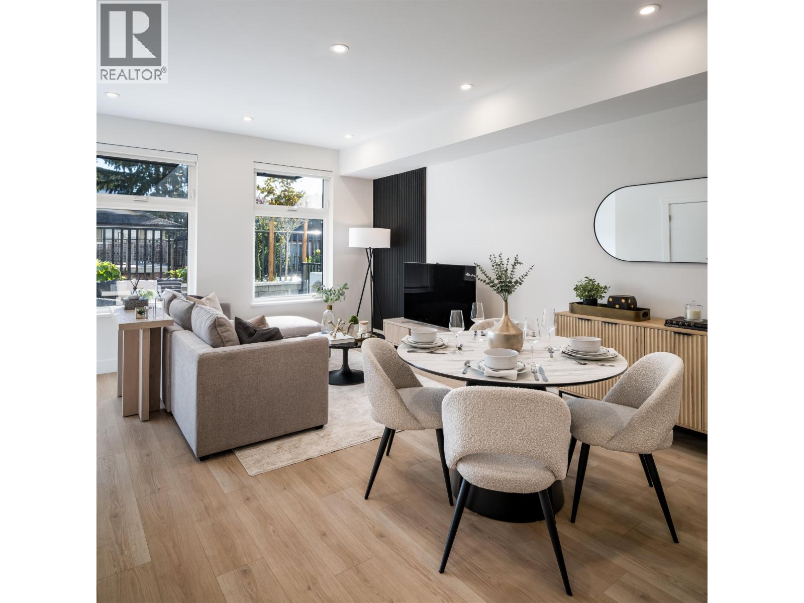 112 342 MOUNTAIN HIGHWAY, North Vancouver, British Columbia