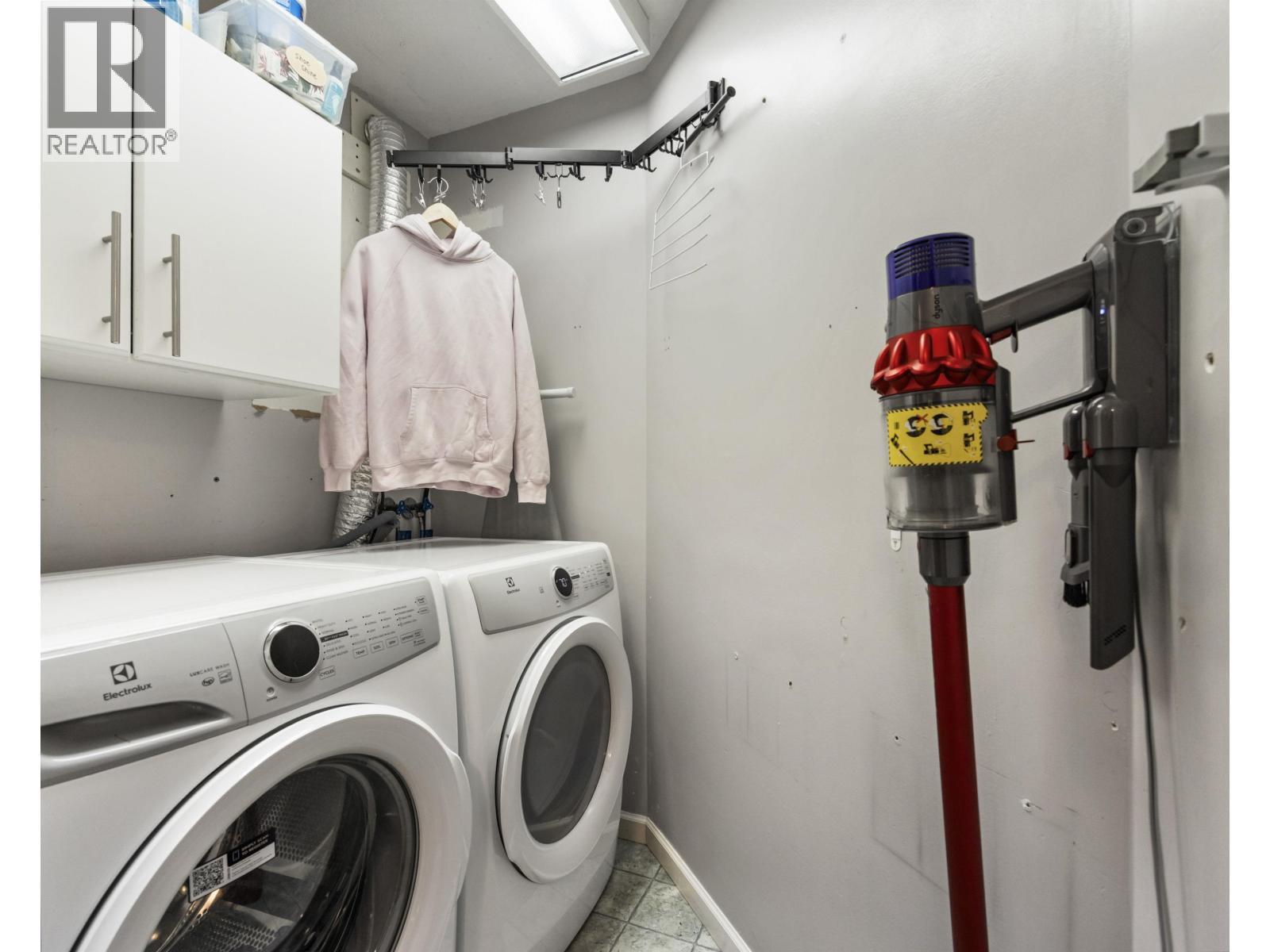 227 1215 LANSDOWNE DRIVE