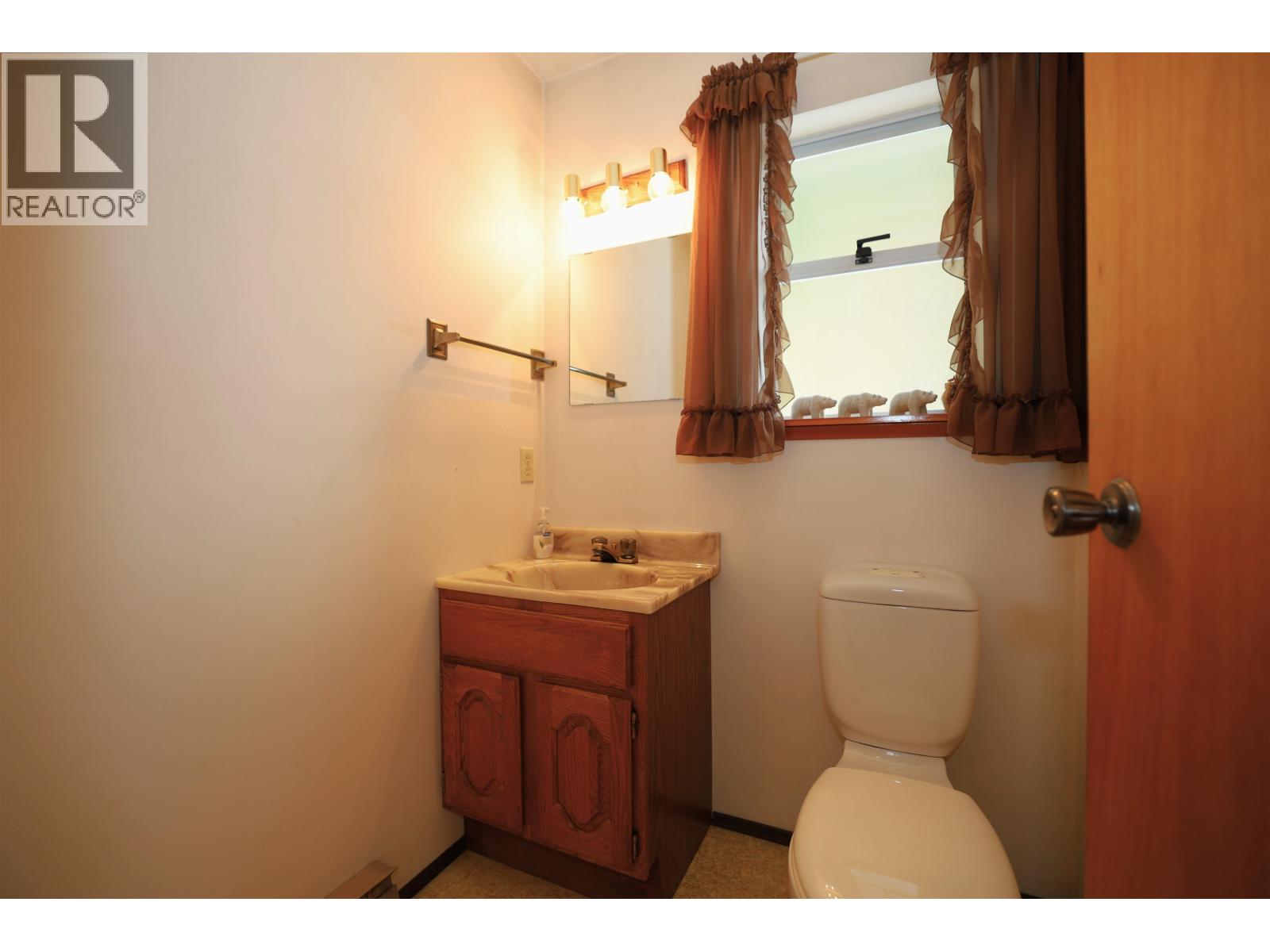 588 Veterans Road, Gibsons, British Columbia  V0N 1V4 - Photo 16 - R3062909