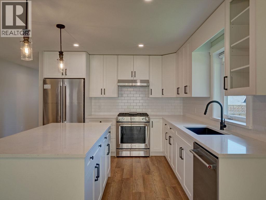 1104 Celia Crescent, Gibsons, British Columbia  V0N 1V7 - Photo 7 - R3062654