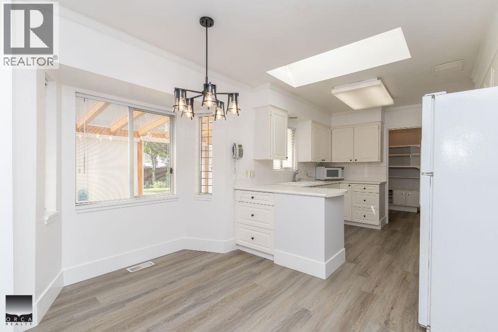 6668 Napier Street, Burnaby, British Columbia  V5B 2C3 - Photo 5 - R3063213