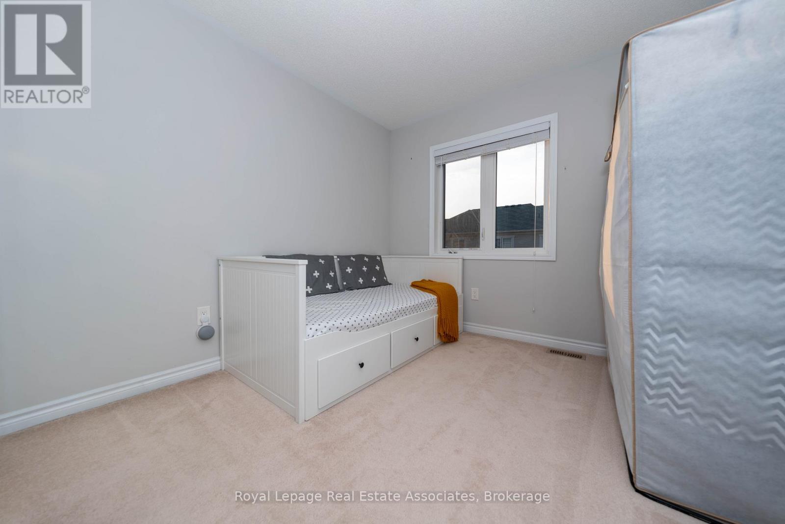 111 Gore Court, Milton, Ontario  L9E 1G3 - Photo 10 - W12489750