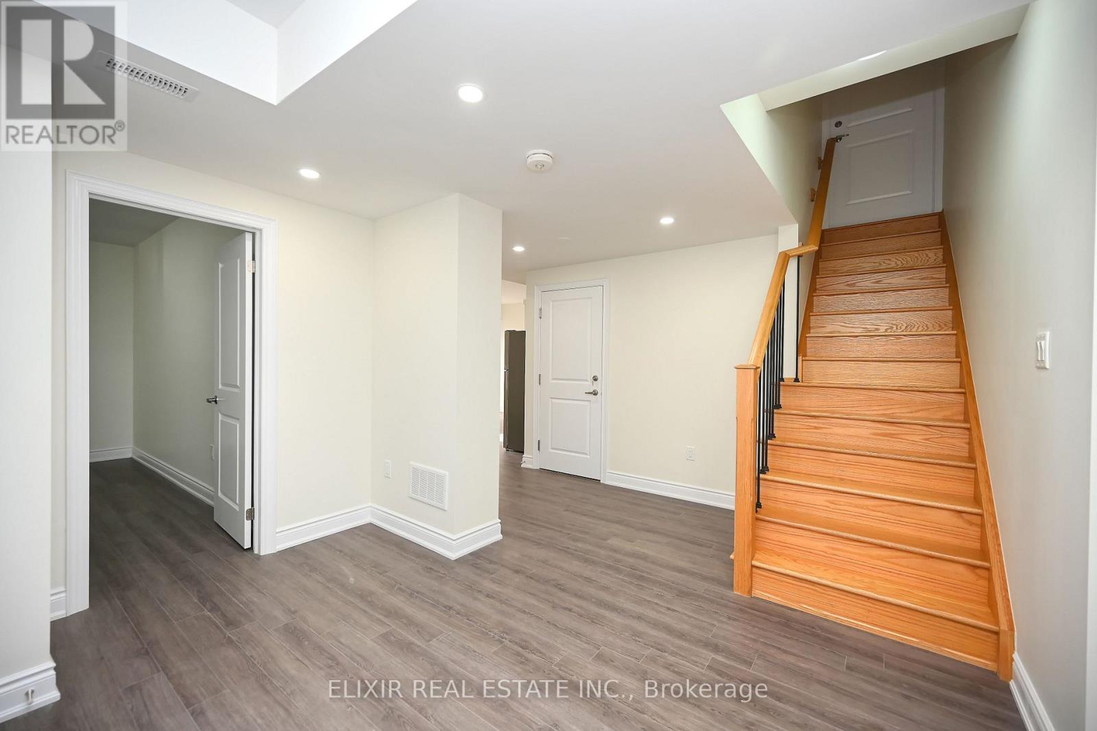 46 Mevira Gardens, Oakville, Ontario  L6H 0Z6 - Photo 12 - W12489802